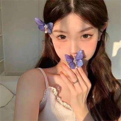 导演之子豪车代步炫富，评论区两极分化，一夜之间引热议